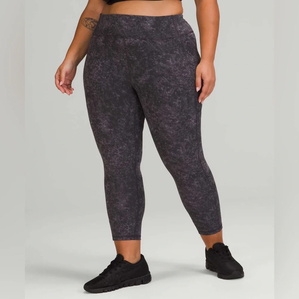 Lululemon Invigorate High-Rise Crop 23